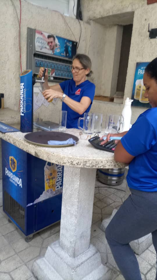 Servicio de cerveza Parranda en La Terraza de Versalles