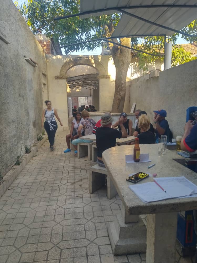 Clientes en terraza